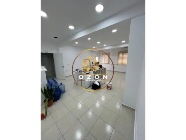 Ambient Biznesi me Qera tek Rruga Kavajes, Tirane!