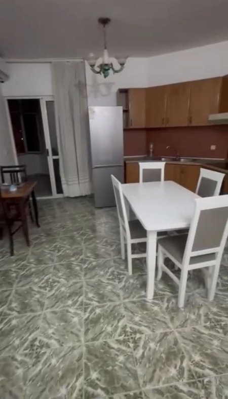 Tirane, jepet me qera apartament 2+1+Ballkon Kati 7, 87 m² 550 € (rruga Din Bosko)