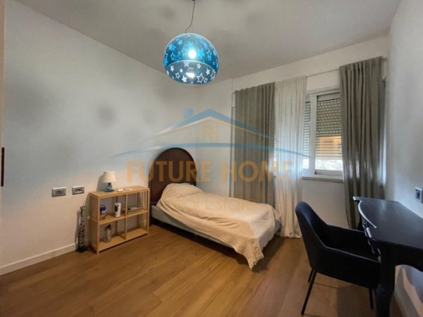 Tirane, jepet me qera apartament 2+1+Ballkon Kati 2, 96 m² 1.000 € (Liqeni i Thate)