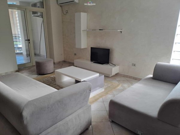 Tirane, jepet me qera apartament 2+1 Kati 5, 127 m² 700 € (zogu i zi)