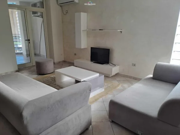 Tirane, jepet me qera apartament 2+1 Kati 5, 127 m² 700 € (zogu i zi)