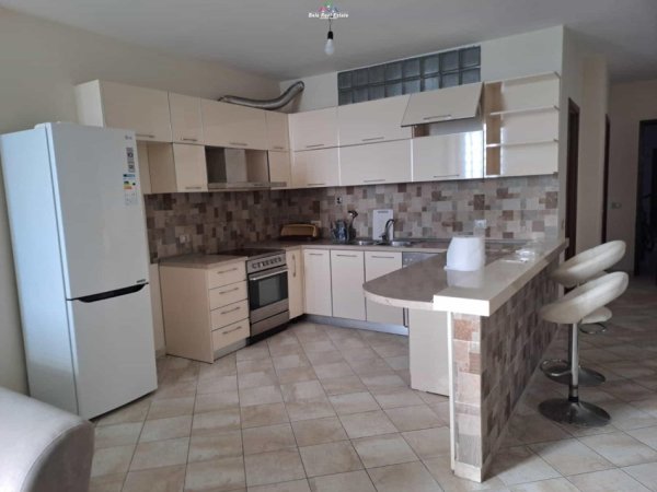 Tirane, jepet me qera apartament 2+1 Kati 5, 127 m² 700 € (zogu i zi)