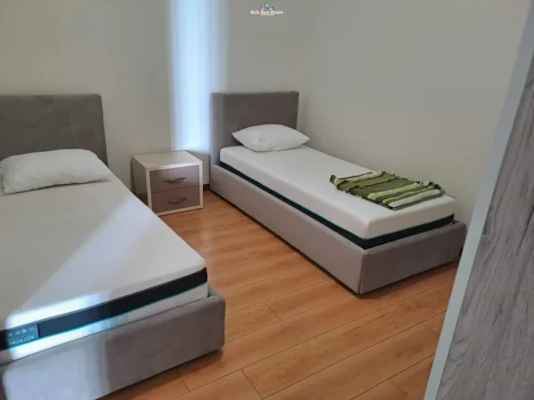 Tirane, jepet me qera apartament 2+1 Kati 5, 127 m² 700 € (zogu i zi)