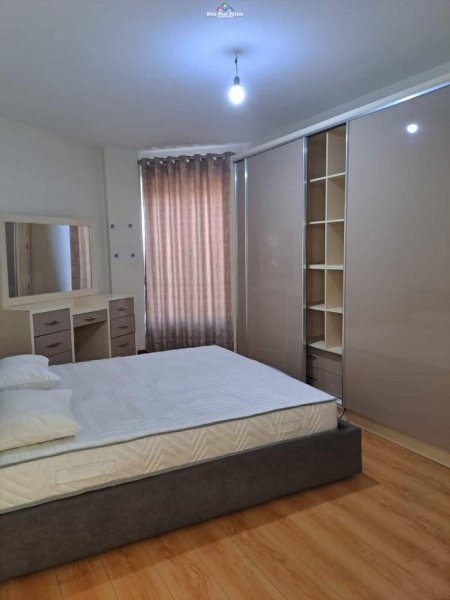Tirane, jepet me qera apartament 2+1 Kati 5, 127 m² 700 € (zogu i zi)
