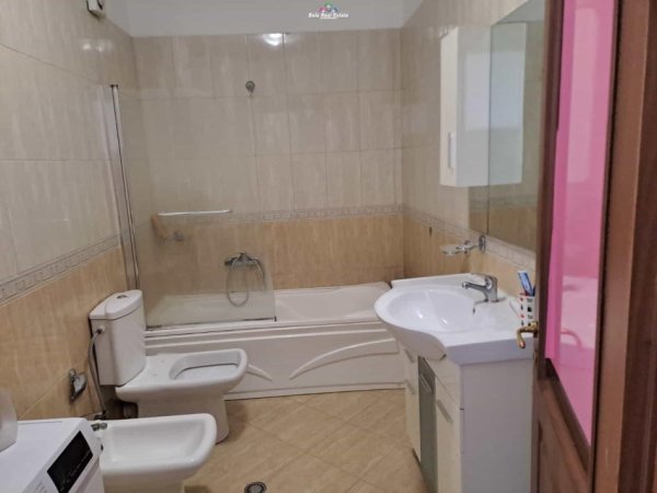 Tirane, jepet me qera apartament 2+1 Kati 5, 127 m² 700 € (zogu i zi)