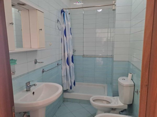 Tirane, jepet me qera apartament 2+1 Kati 5, 127 m² 700 € (zogu i zi)