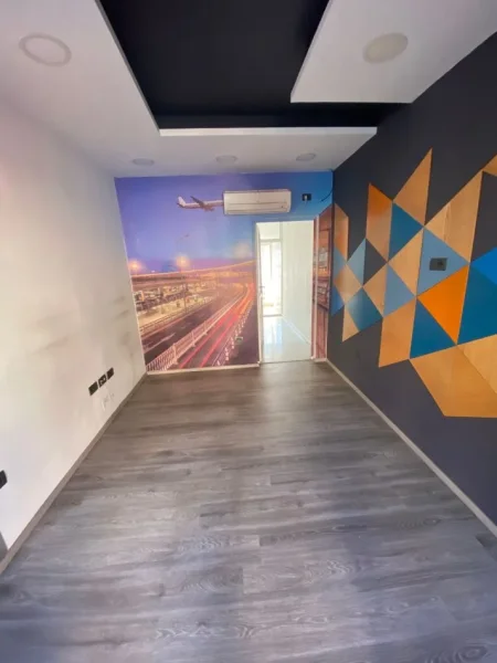 Tirane, jepet me qera zyre Kati 0, 33 m² 500 € (Rruga e Durresit)