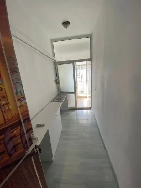 Tirane, jepet me qera zyre Kati 0, 33 m² 500 € (Rruga e Durresit)