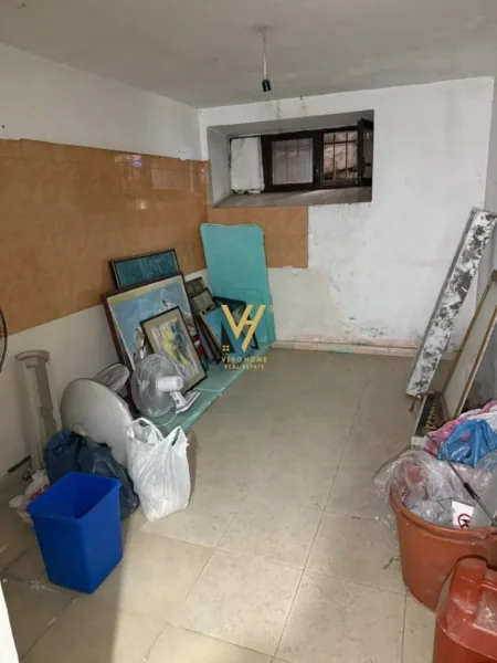 Tirane, jepet me qera ambjent biznesi Kati -1, 70 m² 600 € (BLLOK)