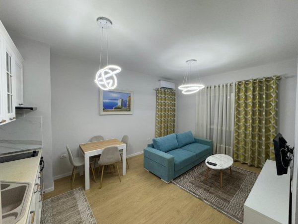 Tirane, jepet me qera apartament 1+1+Ballkon Kati 5, 60 m² 500 € (brryli)