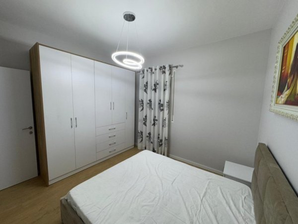 Tirane, jepet me qera apartament 1+1+Ballkon Kati 5, 60 m² 500 € (brryli)