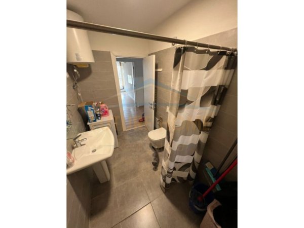 Tirane, jepet me qera apartament 2+1+Ballkon Kati 5, 93 m² 600 € (Fusha e Aviacionit)
