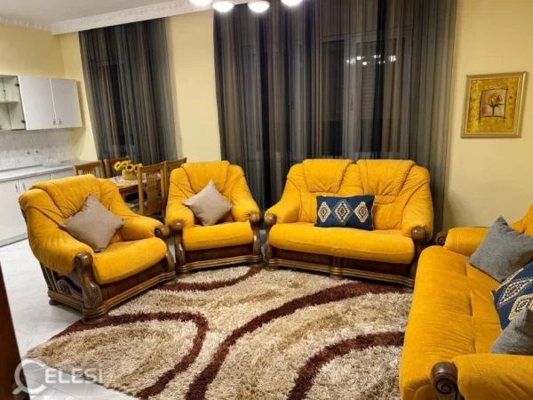 Tirane, jepet me qera apartament 2+1+Ballkon Kati 2, 112 m² 550 € (SHKOZE)