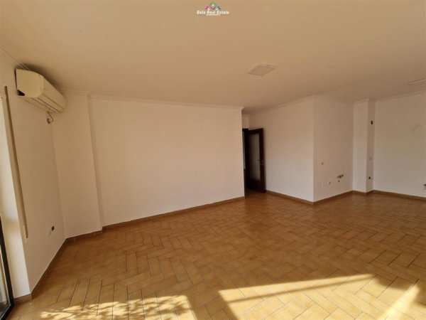 Tirane, jepet me qera zyre Kati 12, 157 m² 2.500 € (blloku)
