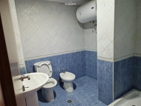 Tirane, jepet me qera zyre Kati 12, 157 m² 2.500 € (blloku)