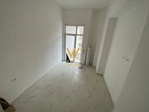 Tirane, jepet me qera zyre Kati 2, 70 m² 600 € (QENDER)