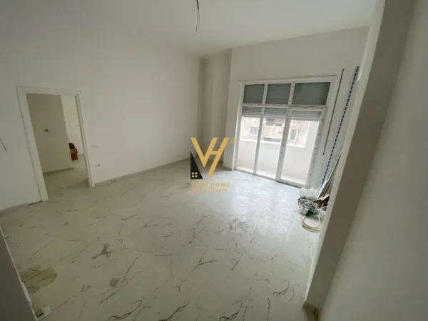 Tirane, jepet me qera zyre Kati 2, 70 m² 600 € (QENDER)