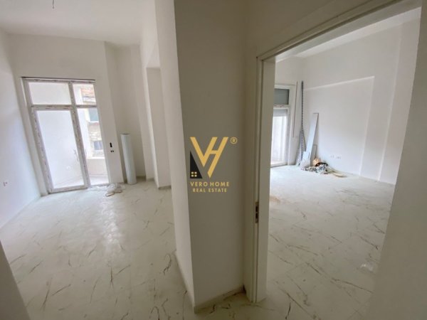 Tirane, jepet me qera zyre Kati 2, 70 m² 600 € (QENDER)