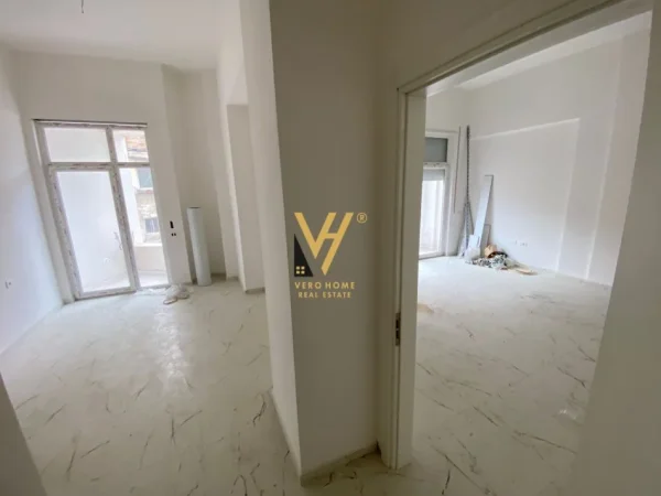 Tirane, jepet me qera zyre Kati 2, 70 m² 600 € (QENDER)