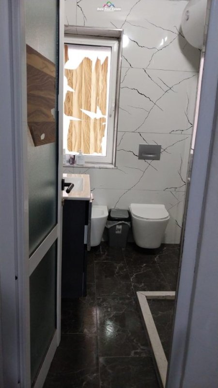 Tirane, jepet me qera apartament 2+1 Kati 3, 72 m² 560 € (qender)