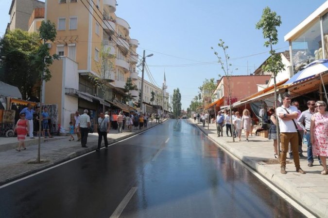 Tirane, jepet me qera apartament 1+1 Kati 4, 60 m² 400 € (5 Maj)