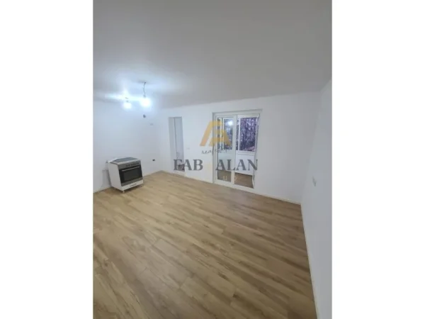 Tirane, shitet apartament 1+1 Kati 4, 55 m² 120.000 € (shkolla 4 Deshmoret)