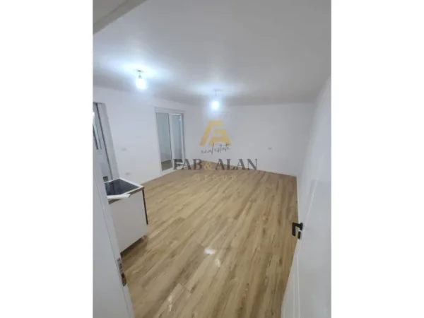 Tirane, shitet apartament 1+1 Kati 4, 55 m² 120.000 € (shkolla 4 Deshmoret)