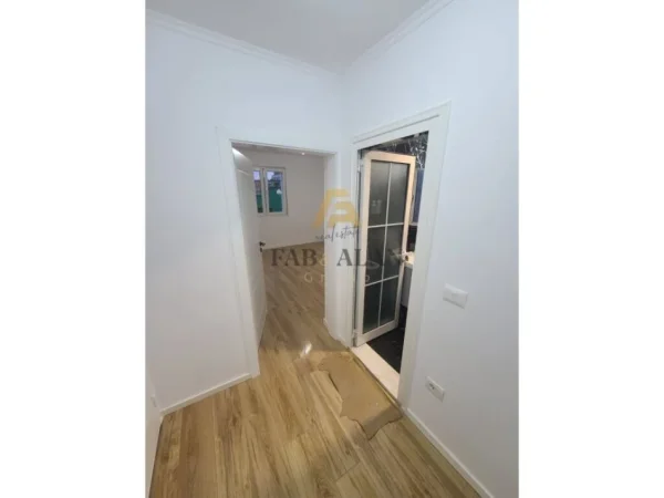 Tirane, shitet apartament 1+1 Kati 4, 55 m² 120.000 € (shkolla 4 Deshmoret)