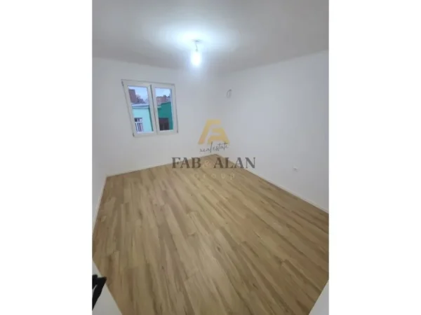 Tirane, shitet apartament 1+1 Kati 4, 55 m² 120.000 € (shkolla 4 Deshmoret)