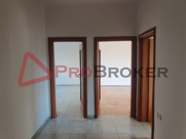 Tirane, jepet me qera zyre , 85 m² 950 € (Sheshi Skenderbej)