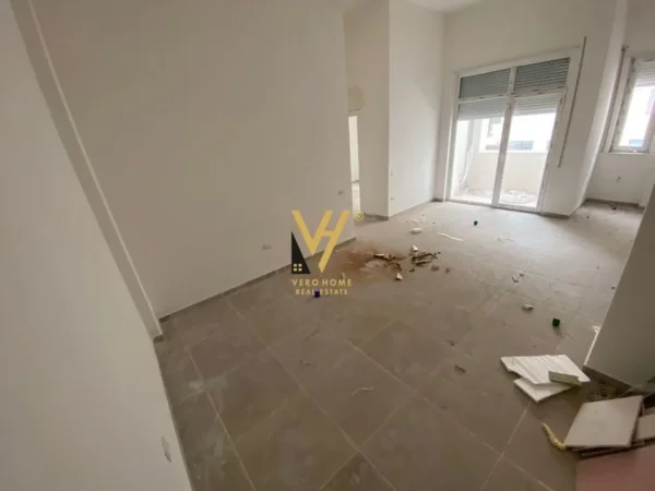 Tirane, jepet me qera zyre Kati 2, 100 m² 1.000 € (QENDER)
