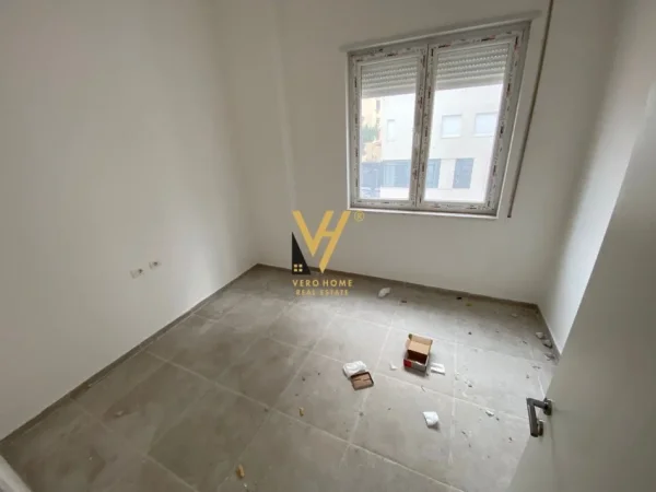 Tirane, jepet me qera zyre Kati 2, 100 m² 1.000 € (QENDER)