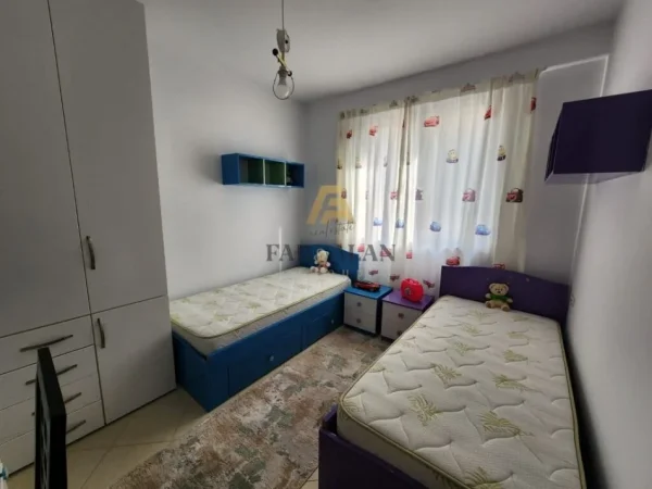 Tirane, shitet apartament 2+1+2+3 BLK Kati 3, 111 m² 135.000 € (Fresku)