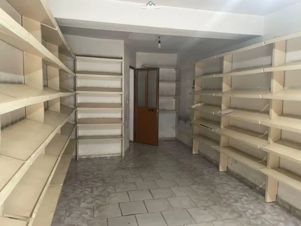 Tirane, jepet me qera dyqan Kati 0, 30 m² 550 € (rruga bardhyl)