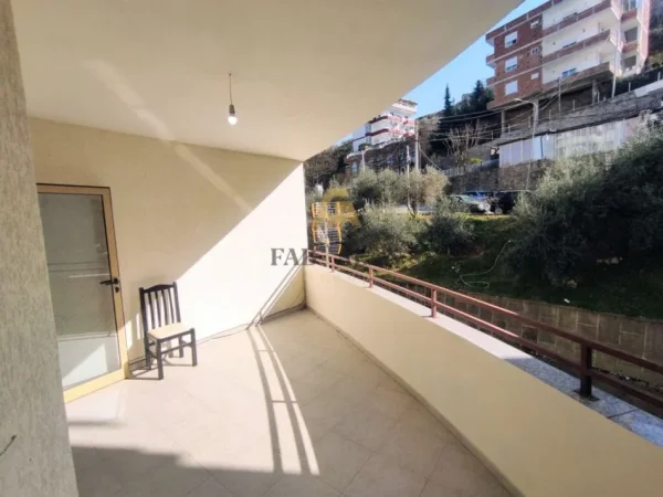 Tirane, shitet apartament 2+1 Kati 5, 100 m² 97.000 € (Fresku, prane Thesarit)