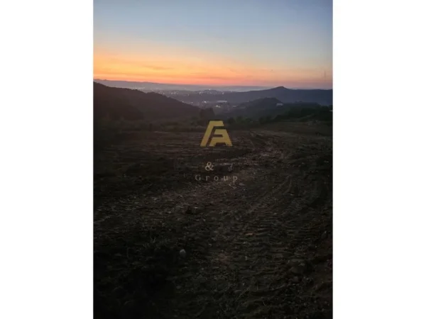 Tirane, shitet toke , 5.100 m² 139.000 € (Linze)