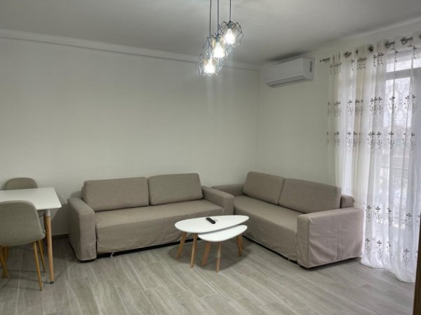 Tirane, jepet me qera apartament 3+1 Kati 2, 120 m² 500 € (5 maji)