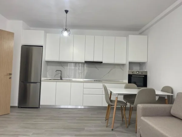 Tirane, jepet me qera apartament 3+1 Kati 2, 120 m² 500 € (5 maji)