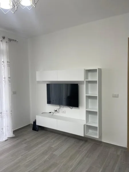 Tirane, jepet me qera apartament 3+1 Kati 2, 120 m² 500 € (5 maji)