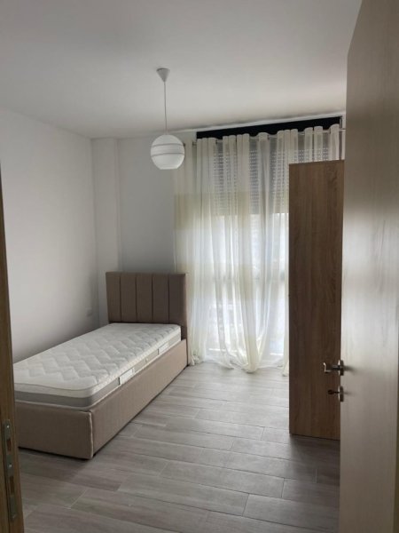 Tirane, jepet me qera apartament 3+1 Kati 2, 120 m² 500 € (5 maji)