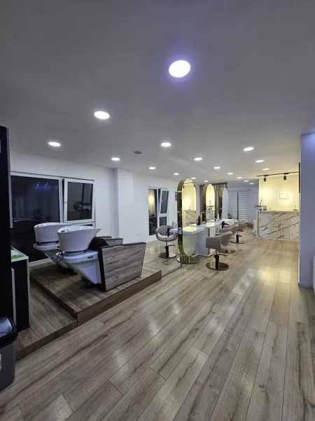 Tirane, jepet me qera zyre Kati 2, 175 m² 2.300 € (rruga e elbasanit)