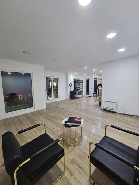 Tirane, jepet me qera zyre Kati 2, 175 m² 2.300 € (rruga e elbasanit)