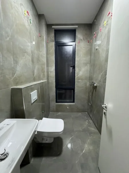 Tirane, jepet me qera apartament 2+1 Kati 2, 93 m² 600 € 