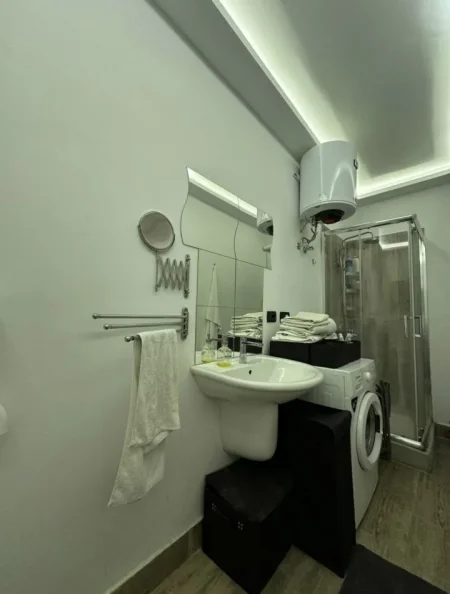 Durres, jepet me qera apartament 1+1+Aneks Kati 5, 68 m² 400 € (Durres)