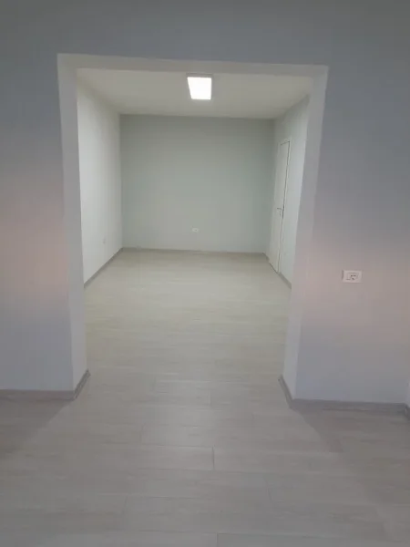 Tirane, jepet me qera Kati 2, 95 m² 1.050 € (sheshi willson)