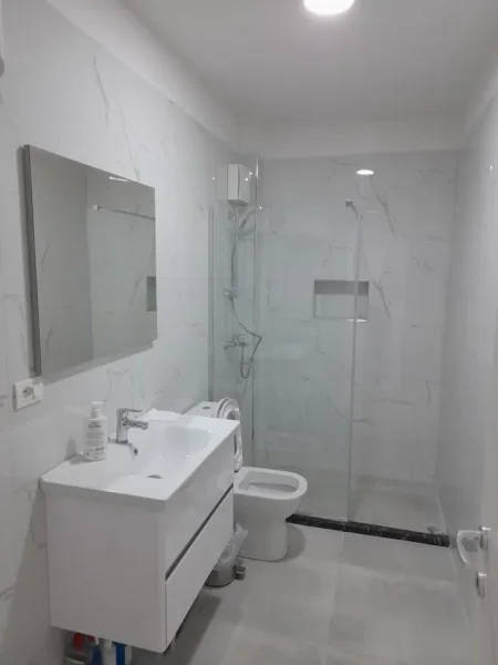 Tirane, jepet me qera Kati 2, 95 m² 1.050 € (sheshi willson)