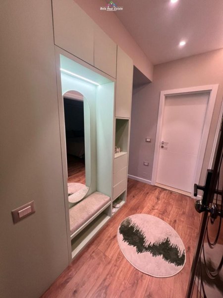 Tirane, jepet me qera apartament 1+1+Ballkon Kati 2, 62 m² 900 € (bllok)