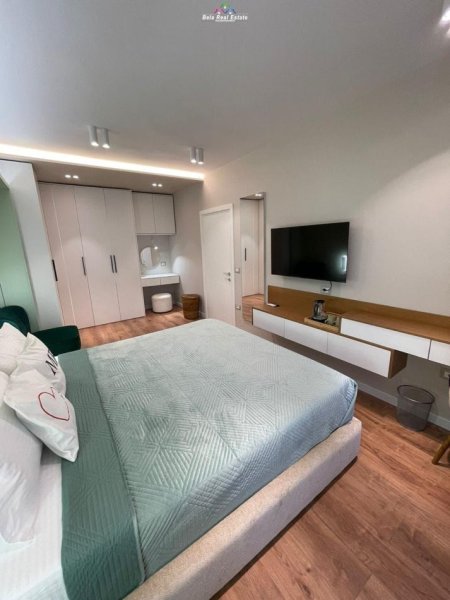 Tirane, jepet me qera apartament 1+1+Ballkon Kati 2, 62 m² 900 € (bllok)