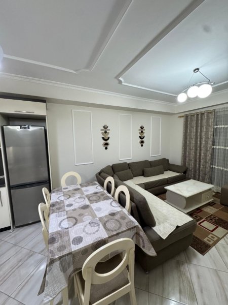 Tirane, jepet me qera apartament 1+1 Kati 3, 72 m² 600 € (Komuna e Parisit)
