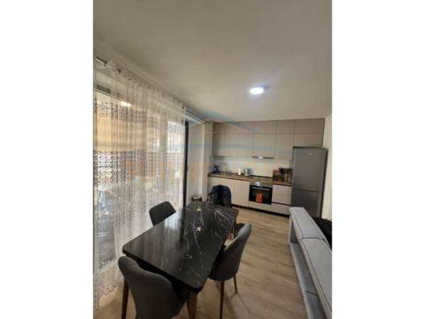 Tirane, jepet me qera apartament 2+1 Kati 5, 93 m² 600 € 